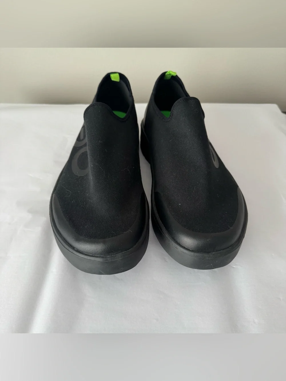 OOFOS Size 12.5 Men’s Slip On Black Sneakers Oomg Black Recovery Shoes US